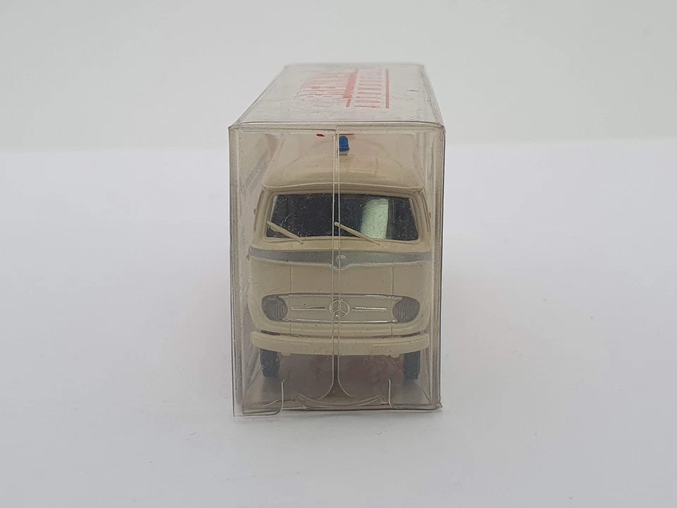 Mercedes Ambulanza Brekina 1/87 Con Scatola - Immagine 2 di 3
