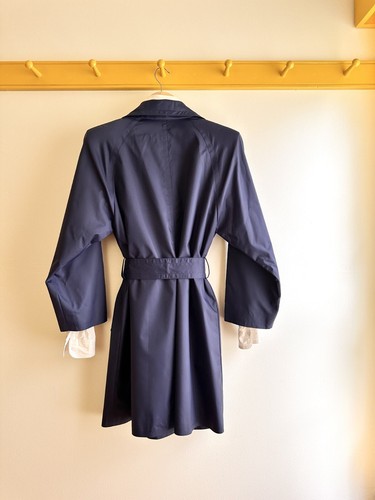 Gabardina vintage años 80 GIVENCHY Paris Nouvelle Boutique azul marino poli tafetán - Imagen 3 de 6