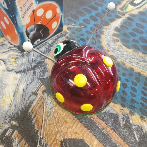 Juguete de fricción vintage Eva 921 Sparking Ladybug con caja Alemania 1237 - Imagen 2 de 3