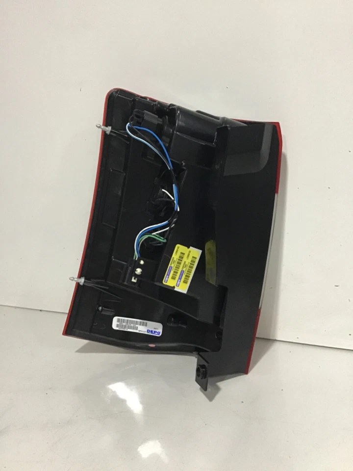 FITS 2011 - 2016 CHRYSLER TOWN & COUNTRY RH TAIL LIGHT DEPO CAPA B106R 15000 - Imagem 2 de 4