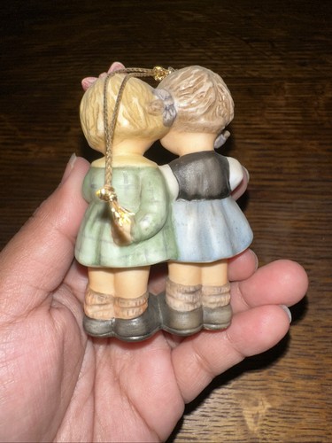 Christmas Whispers Berta Hummel Ornament Goebel 1999 2 Girls Sharing Secrets 3" - Picture 6 of 7