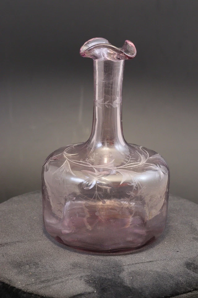 Ancienne carafe à liqueur décor floral verre gravé améthyste mauve claire - Photo 4/4