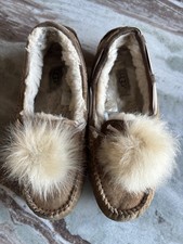 UGG Dakota Pom poms SLIPPERS WITH POM POMS BROWN LEATHER SIZE 7