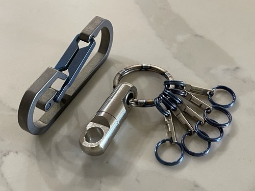 EDC Titan Ti Karabiner Schlüsselanhänger mit Wirbeln, Schlüsselring, blau eloxiert, 5,75 Zoll - Bild 15 von 17