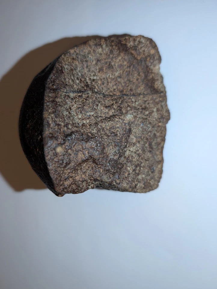 Condrita Meteorito NWA 617 gramos (1,36 lb) forma impresionante - Imagen 3 de 4