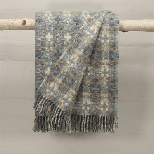 Loom & Bobbin UK Made Wolldecke Welsh Tapestry / Fair Isle Design - Duckegg - Bild 2 von 8