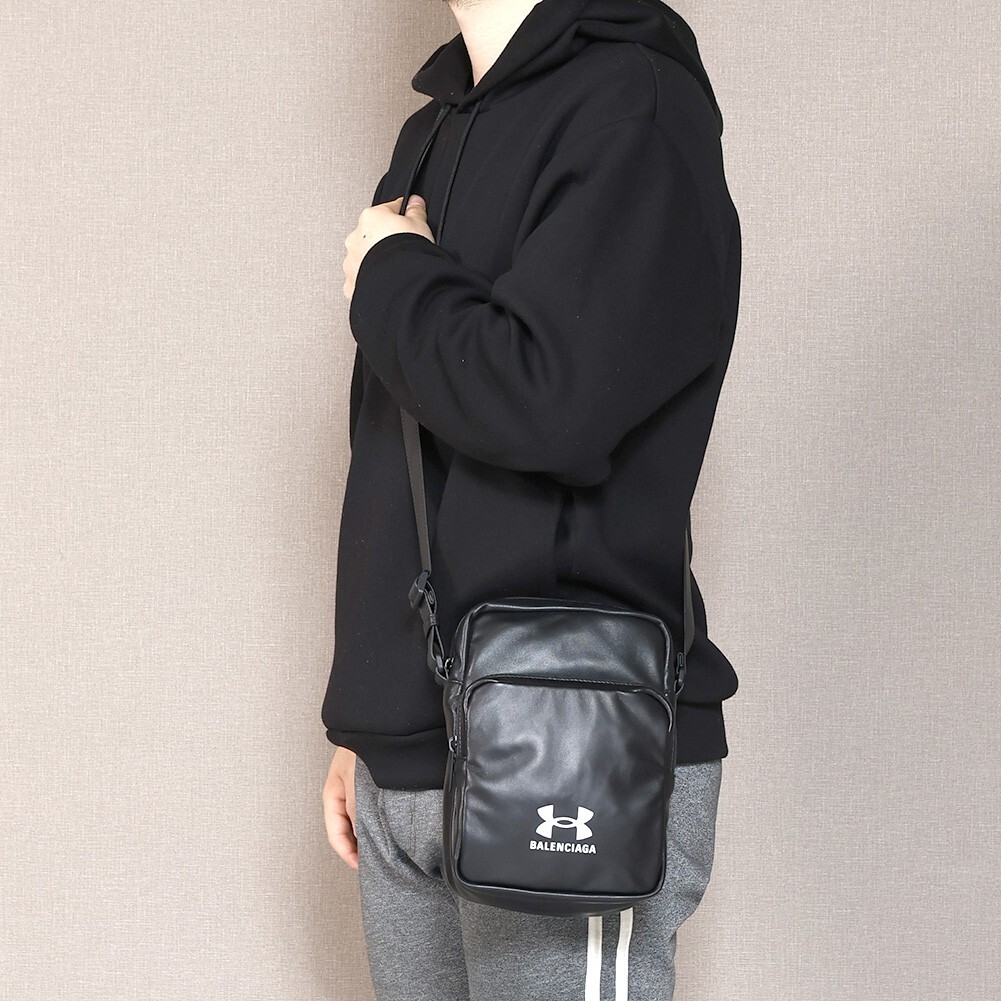 【関税&送料込】Balenciaga Under Armour Crossbody Bag In Nap Balenciaga Under Armour Crossbody Pouch | Bloomingdale's
