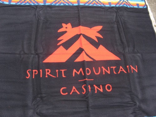 BATA MANTA PENDLETON AÑOS 90 64x80" SPIRIT MOUNTAIN CASINO nueva con caja - Imagen 2 de 15