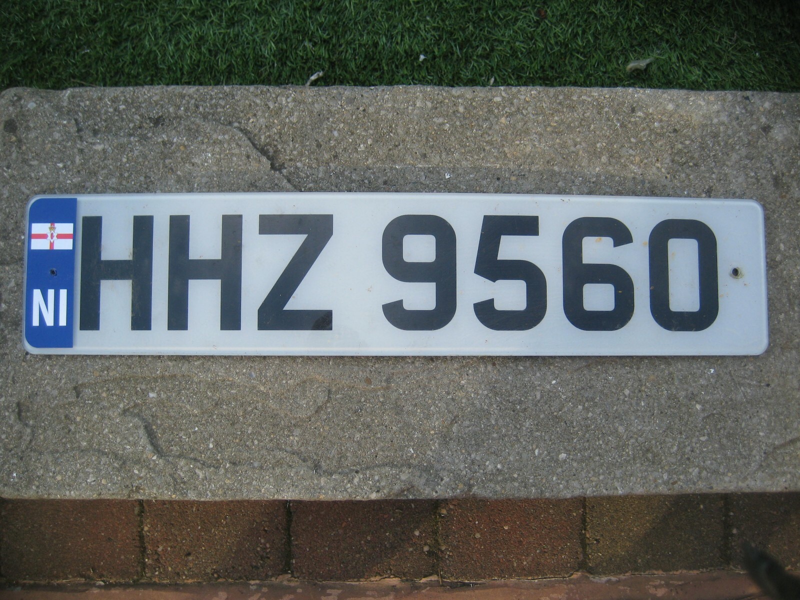 NORTHERN IRELAND OMAGH TYRONE GRAPHIC COUNTRY FLAG #HHZ 9560 FRONT LICENCE PLATE