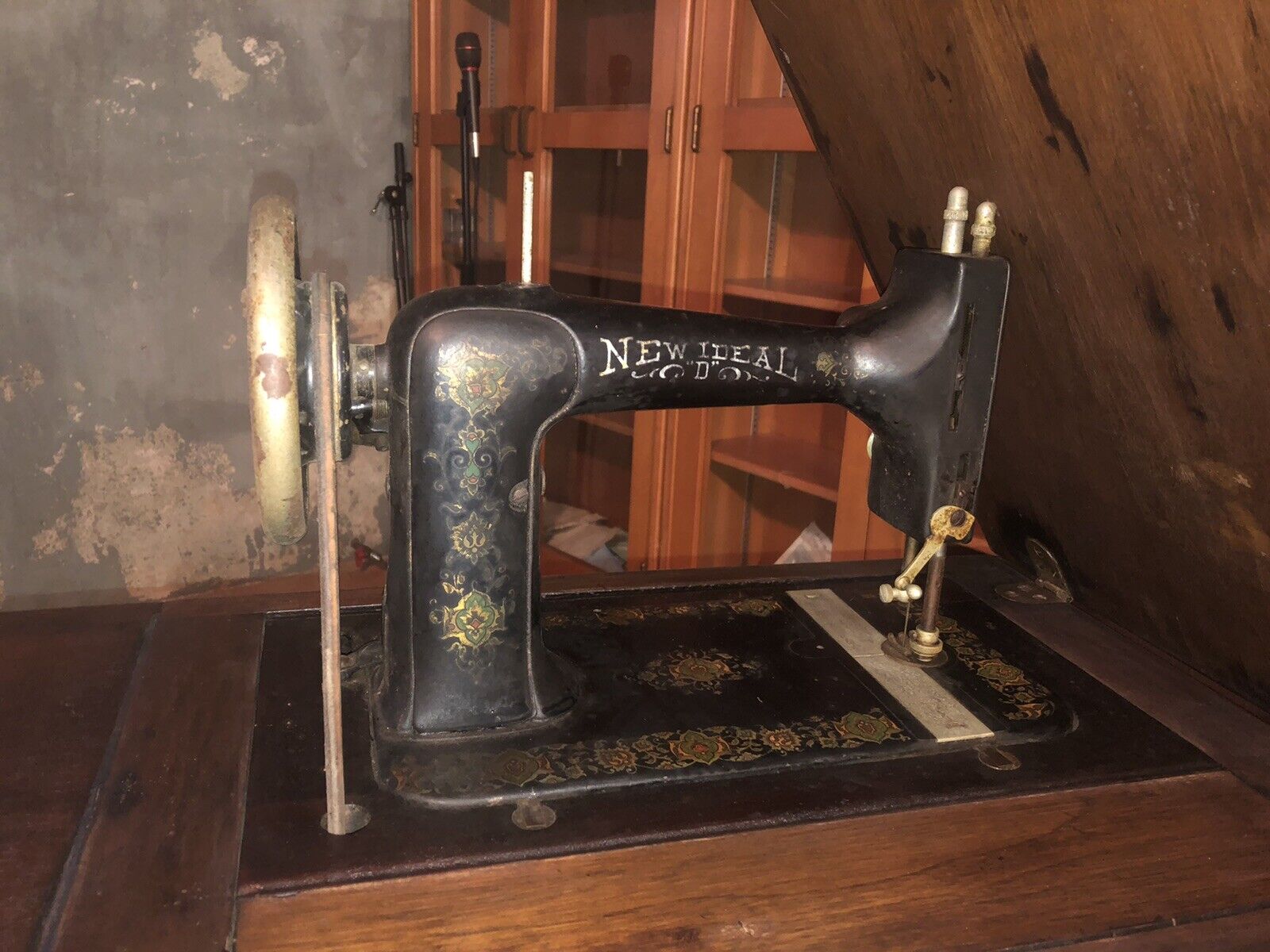 Vintage New Ideal “D” Antique Sewing Machine by The New Home Sewing Machine Co.