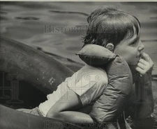 1976 Press Photo Bayou Haystackers Canoe Club - Inner Tuber, Bayou St. John