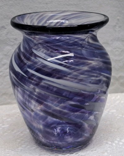 Purple Swirl Art Glass Vase "W" Imprinted On Bottom Quality Piece ! - Picture 7 of 7