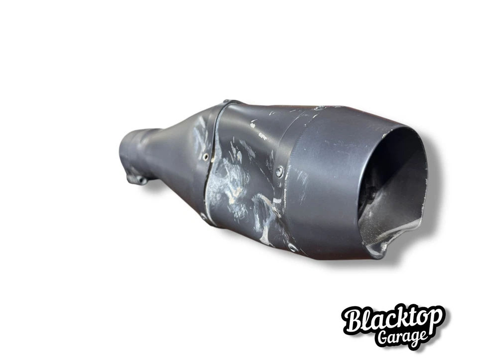 Escape de terciopelo negro GP Slip On Competition Werkes WY605-BV Yamaha R6 y R6S Foto 4 de 4