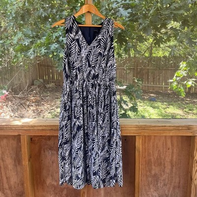Ann Taylor Factory Navy And White Botanical Print Pleated Midi Dress Size 4