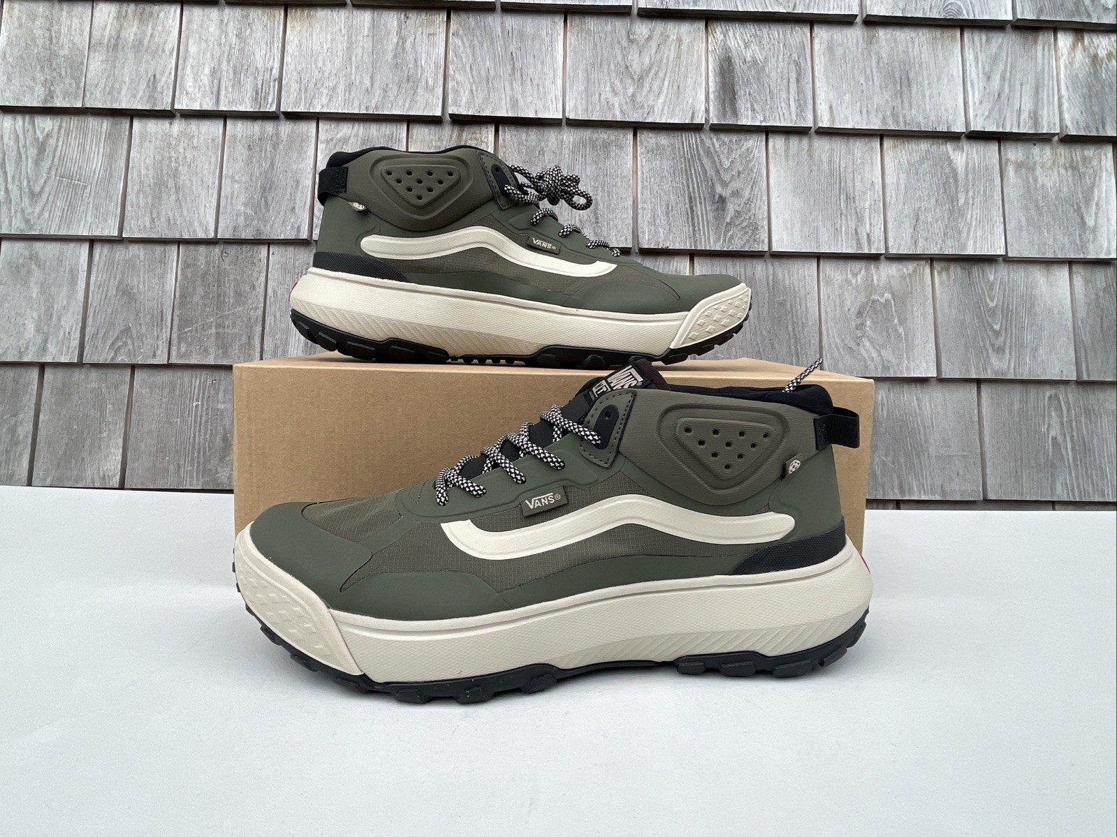 Vans MTE CrossPath Mid Black Green Hiking Sneakers Men Size 13 New-image