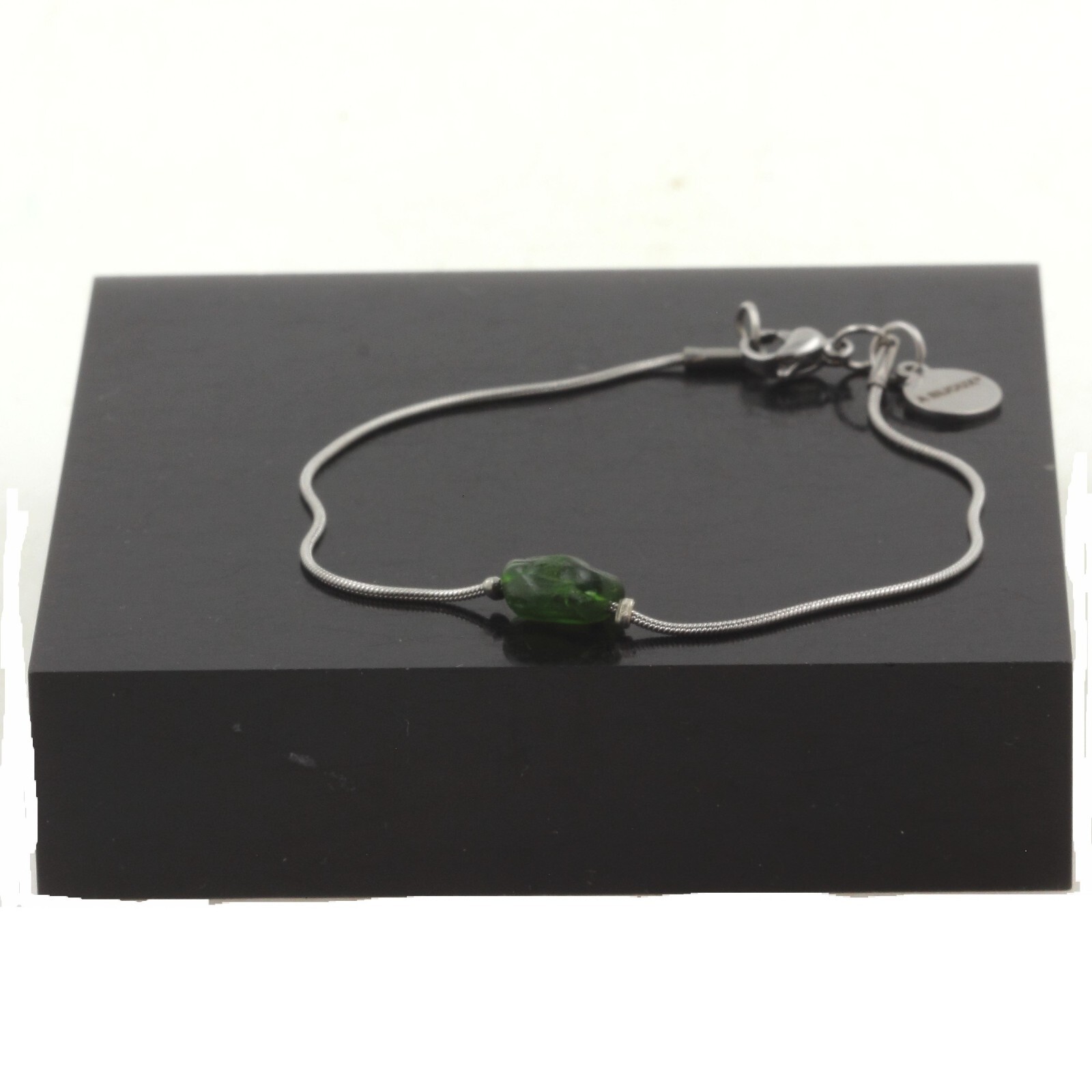 Bracelet acier inoxydable orné d'une perle diopside verte pour sublimer vos tenues d'été
