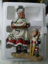 Yankees - Mrs Claus 2001 Figurine HTF RARE 