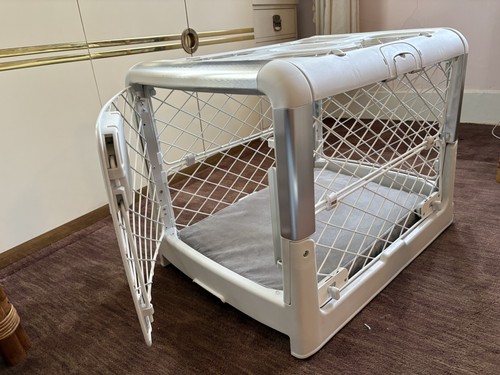 PERFECT Diggs Revol Collapsable Dog Crate with Pad & 2 covers
