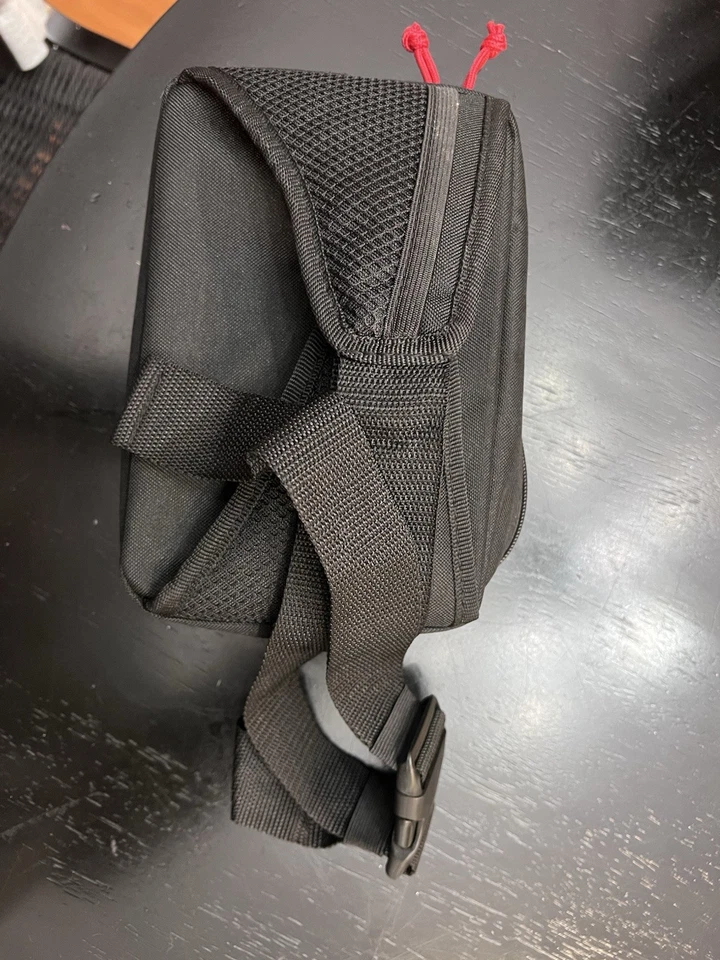 Riñonera Ozark Trail Outback Equipment roja y negra Foto 2 de 4