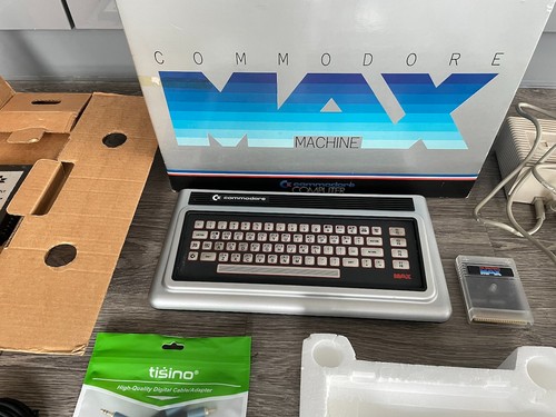 Macchina Commodore MAX - Boxata, Funzionante, UK Power, Mod Composite, Ogni Gioco MAX! - Foto 3 di 14