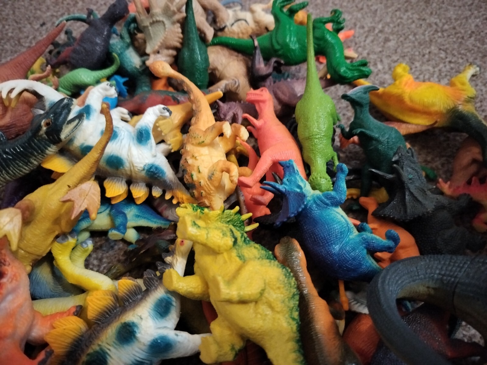 Massive Plastic Dinosaur Toys Bundle Job Lot 90 Figures collection