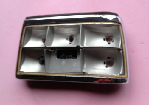 W69/  BMW 5er E12 Rücklicht Rückleuchte Lampenträger rechts mit Chrom Rahmen