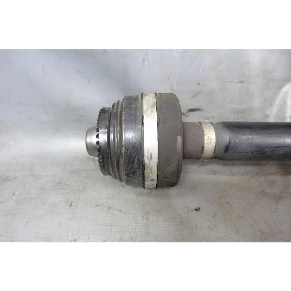 BMW G30 540i xDrive 2017-2020 salida trasera derecha de fábrica medio eje OEM Foto 2 de 4