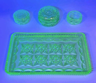 Vintage Art Deco Uranglas Schminktisch Waschtisch Set Tablett Pudertöpfe UV