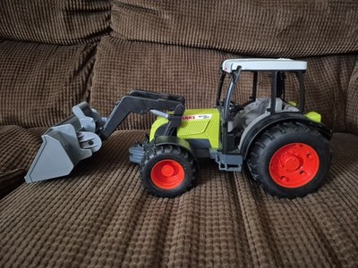 BRUDER 1/16 Claas Nectis 267F Tractor Bruder (GT-F 267)