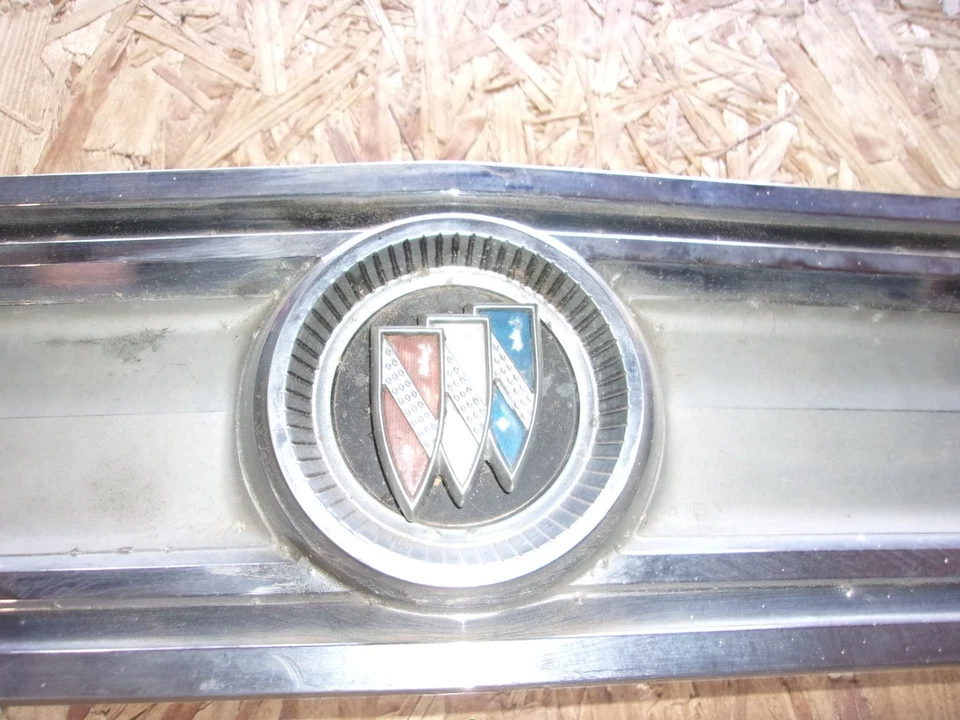 1965 Buick Special tail panel moulding 4488536 - Image 2 of 4