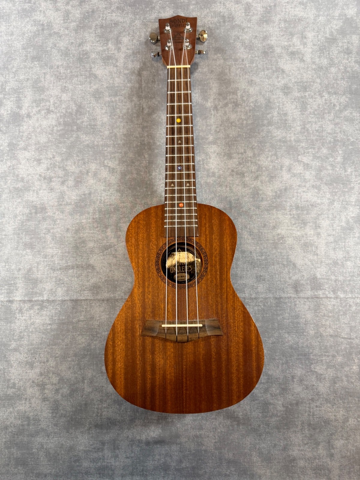 Bondi BO-MA-C Concert Ukulele Mahogany Bundle w/ Striped Gig Bag Tuner Accessori