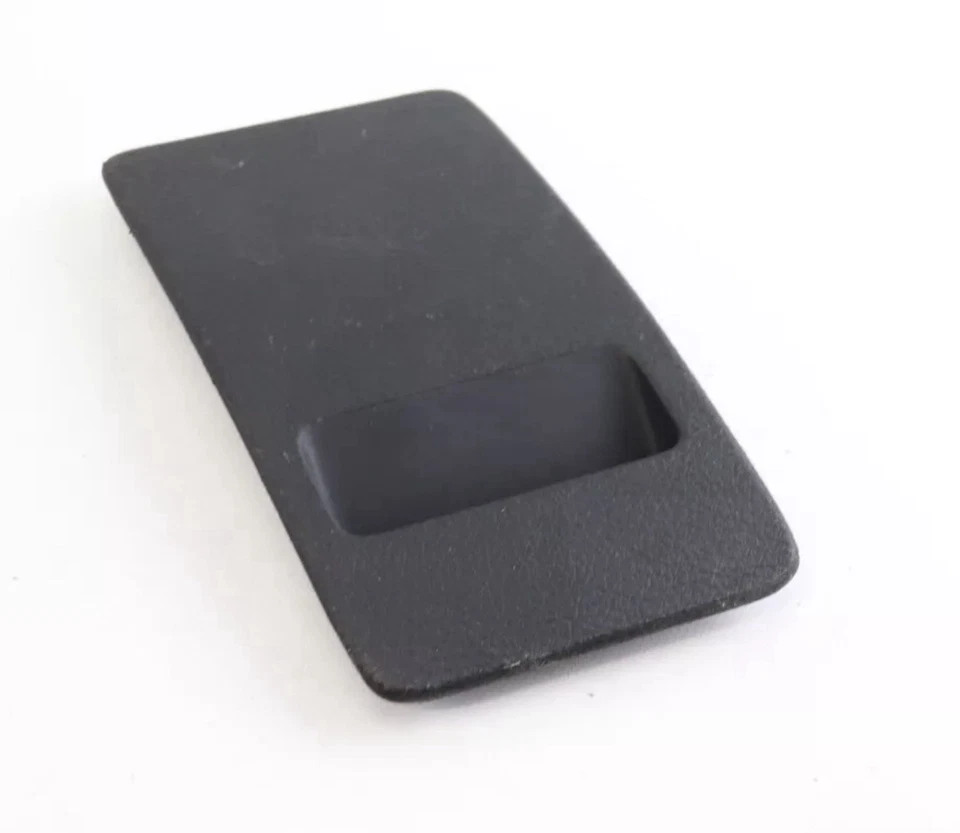 2005-2009 Subaru Legacy or Outback Interior Fuse Box Cover Trim Black OEM - Imagem 2 de 3