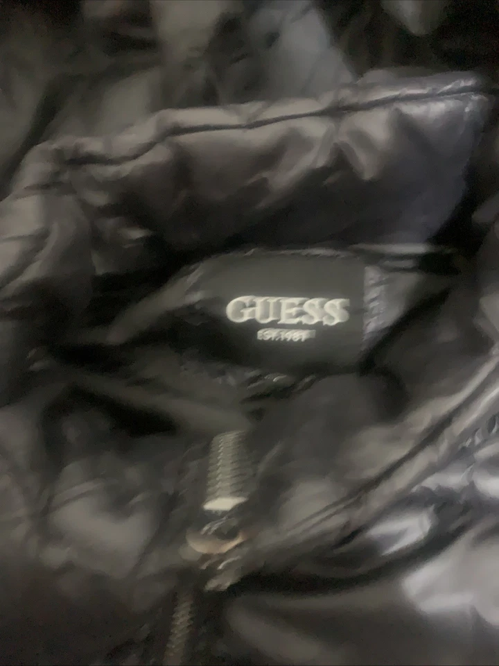 Jaqueta de inverno masculina GUESS preta com capuz acolchoada - Tamanho grande - Imagem 3 de 3