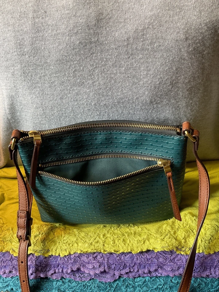 Bolso Bandolera Fossil Verde Azulado Oscuro Lona Recubierta Cuero Borde Gemma Cremallera Foto 4 de 4