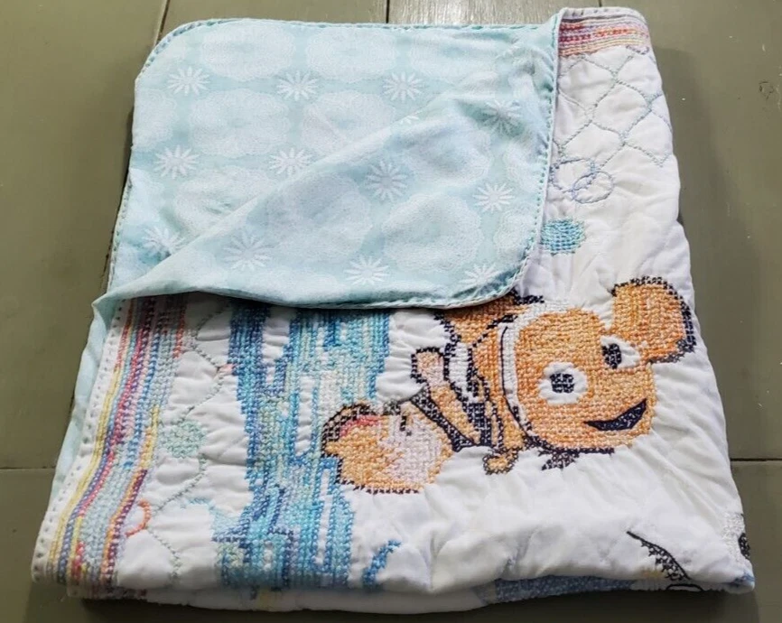 Edredón punto de cruz Disney's Finding Nemo Baby 30" L x 38" H Foto 2 de 4