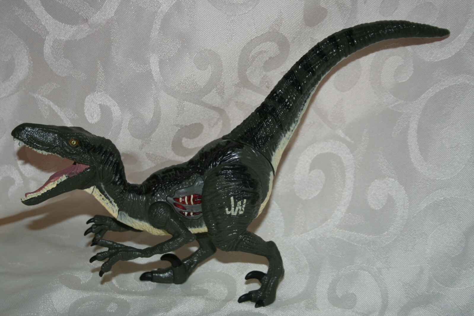 2015 Hasbro Jurassic World Raptor Light Up Roar Screeching Toy Dinosaur ...