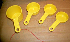 4 Vintage Rubbermaid Yellow Plastic Measuring Cups 1 Cup - 1/2 - 1/3 - 1/4