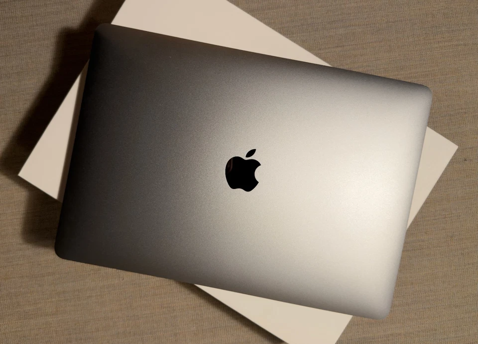 MacBook Pro 13-inch 2.7 GHz QC i7 16GB mem 512GB HD Touch Bar Space Gray A1989 - Image 3 of 4