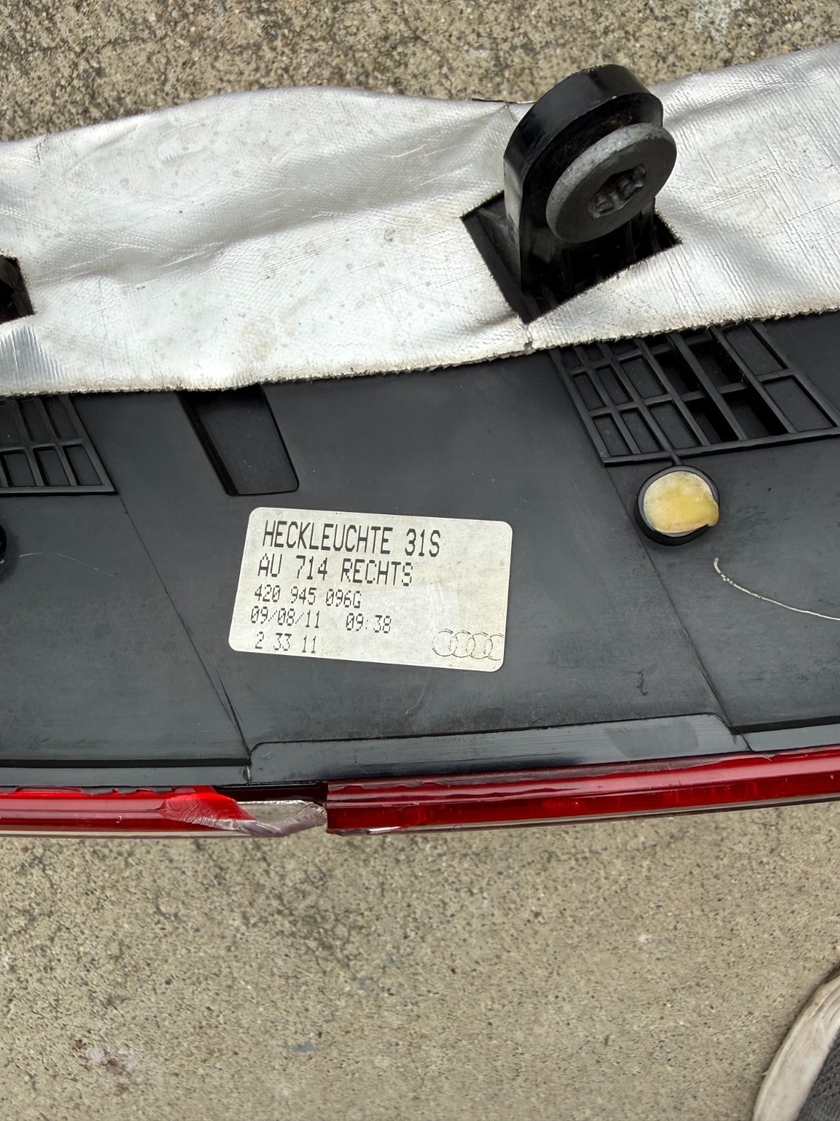 2008-2013 AUDI R8 REAR RIGHT  TAILLIGHT LAMP TAIL LIGHT OEM - Chipped Lens