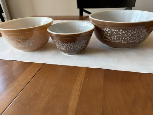 Pyrex Mixing Bowls 3 Set ‘Woodland ‘ Pattern White on Brown/Beige401, 402 , 403