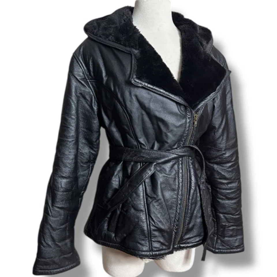 Chaqueta de cuero negra vintage de los 90 Wilson con cinturón forrada de piel sintética para mujer pequeña Foto 2 de 4