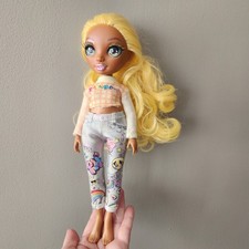 MGA Entertainment Rainbow High Winter Break Sunny Madison Fashion Doll