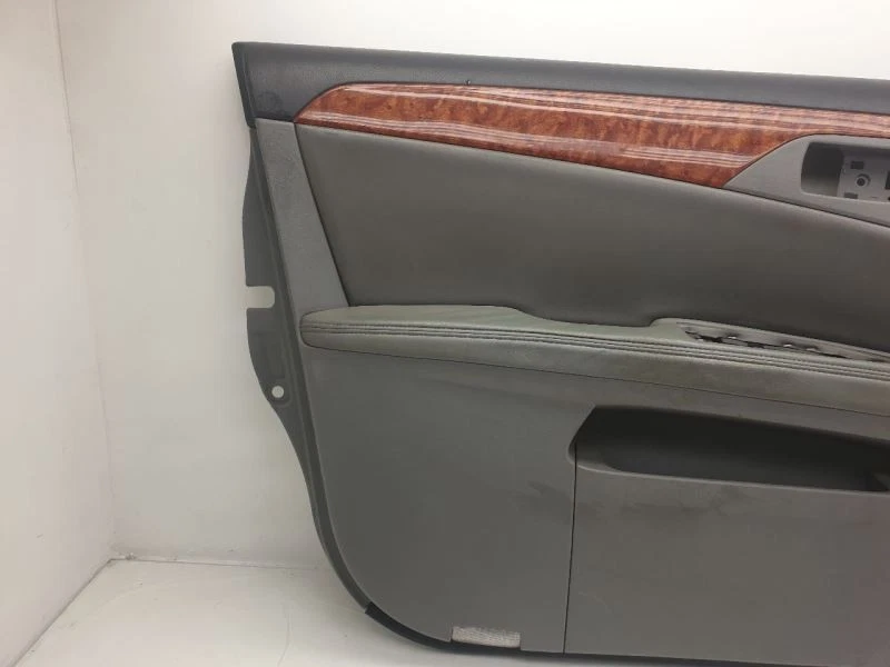 Toyota Avalon 2005 montaje del panel de la puerta delantera del lado del conductor  Foto 2 de 4