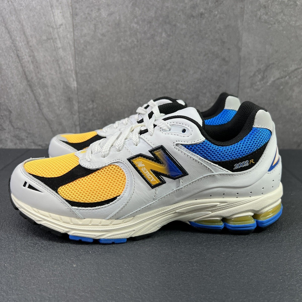 New Balance 2002R Vibrant Apricot Size 8 Mens White Blue Shoes