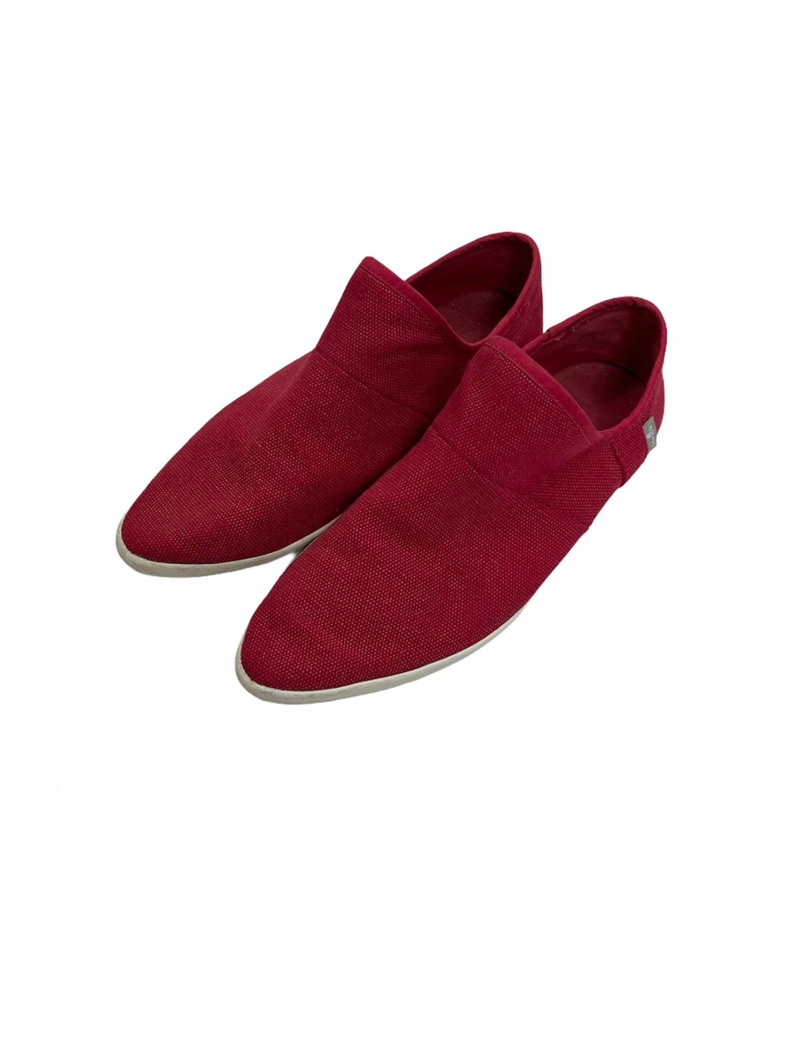 Sanuk pointed hotsell toe shoes
