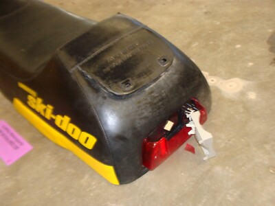 椅子 mich 2000 SKI DOO MXZ 700 ZX chassis complete seat base cover foam