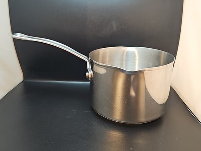 Pre Owned Farberware milleninum 2qt dbl pour spouts Q15T