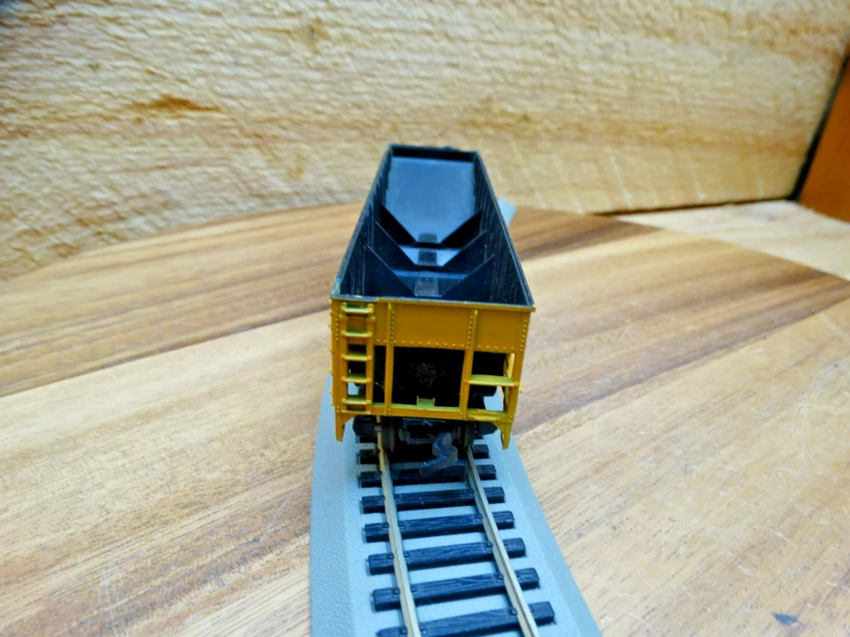 Rivarossi Italy HO Scale 50' Peabody Short Line PSL 6631 Quad Hopper - Image 4 of 4