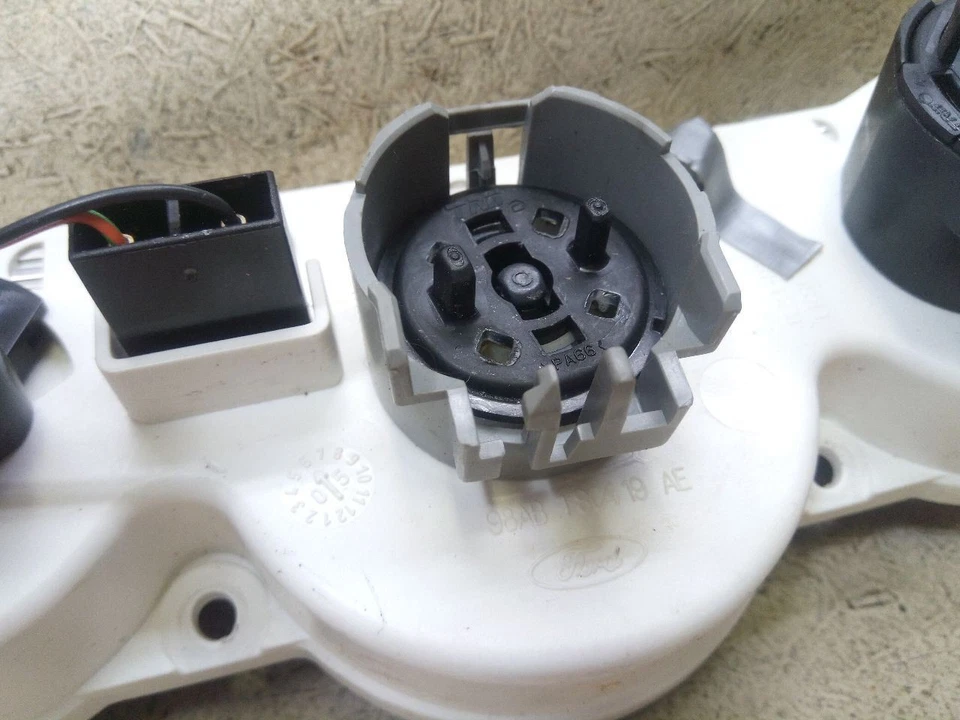 Temperature Climate Control Fits 00-07 FORD FOCUS a15-202525 - Image 4 of 4