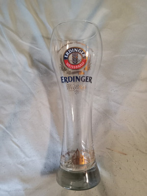 Erdinger Weissbrau Aus Bayern .5L With Gold Etching Beer Pilsner Glass